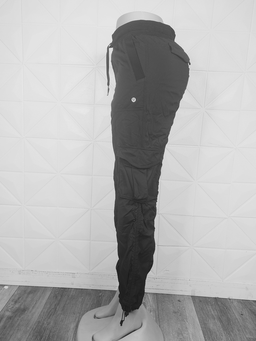Lululemon Dance Studio Relaxed-Fit Mid-Rise Cargo Pant - Picture 2 of 7